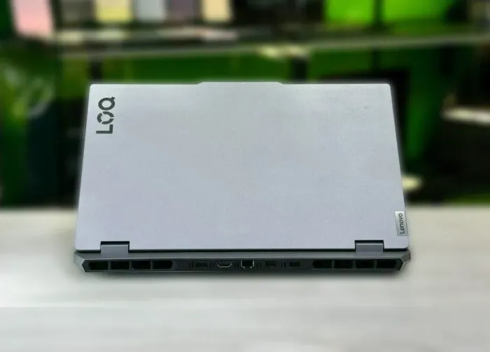 Ігровий ноутбук Lenovo LOQ 15ARP9 / 15.6" (1920x1080) IPS / AMD Ryzen 5 7235HS (4 (8) ядра по 3.2 - 4.2 GHz) / 16 GB DDR5 / 512 GB SSD M.2 / nVidia GeForce RTX 3050, 6 GB GDDR6, 96-bit / WebCam / Win 11 Home б/в - зображення 3