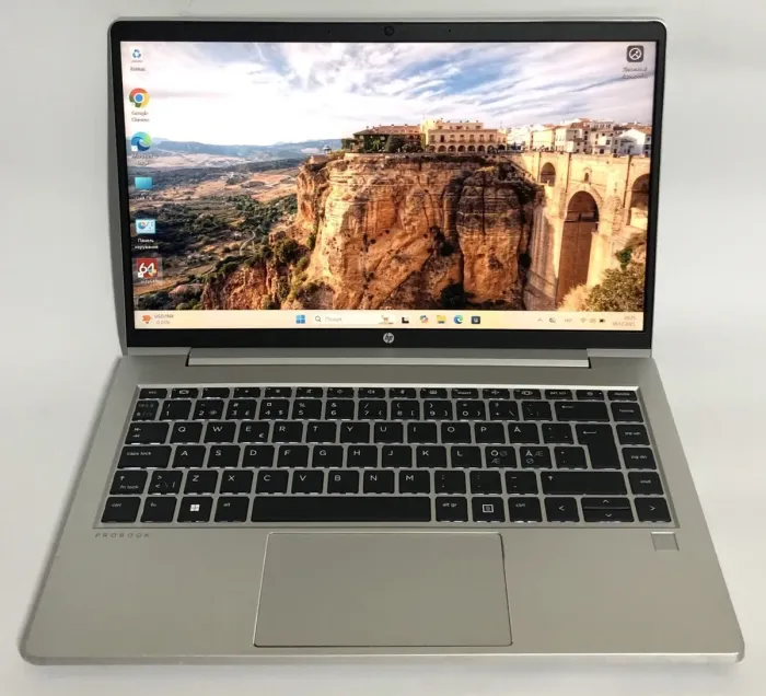 Ультрабук Б-клас HP ProBook 440 G8 / 14" (1920x1080) IPS / Intel Core i3-1125G4 (4 (8) ядра по 2.0 - 3.7 GHz) / 8 GB DDR4 / 256 GB SSD / Intel UHD Graphics / WebCam / Win 11 Pro б/в - зображення 2