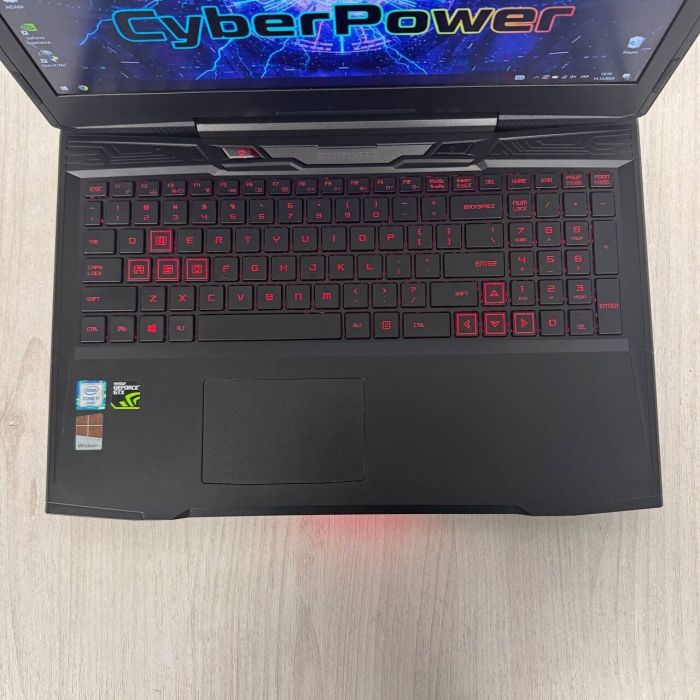 Ігровий ноутбук Б-класу CyberPower Tracer NFSV1511 / 15.6" (1920x1080) IPS / Intel Core i7-6700HQ (4 (8) ядра по 2,6 ГГц - 3,5 ГГц) / 16 ГБ DDR4 / 500 ГБ SSD / nVidia GeForce GTX 965M, 4 ГБ GDDR5, 128-bit / WebCam б/в - изображение 3