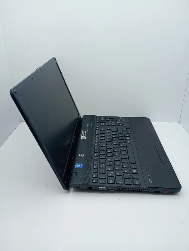 Ноутбук Sony VPC156 / 15.6" (1366x768) TN / Intel Core i3-350M (2 (4) ядра по 2.26 GHz) / 6 GB DDR3 / 500 GB HDD / Intel HD Graphics / WebCam б/в - зображення 3