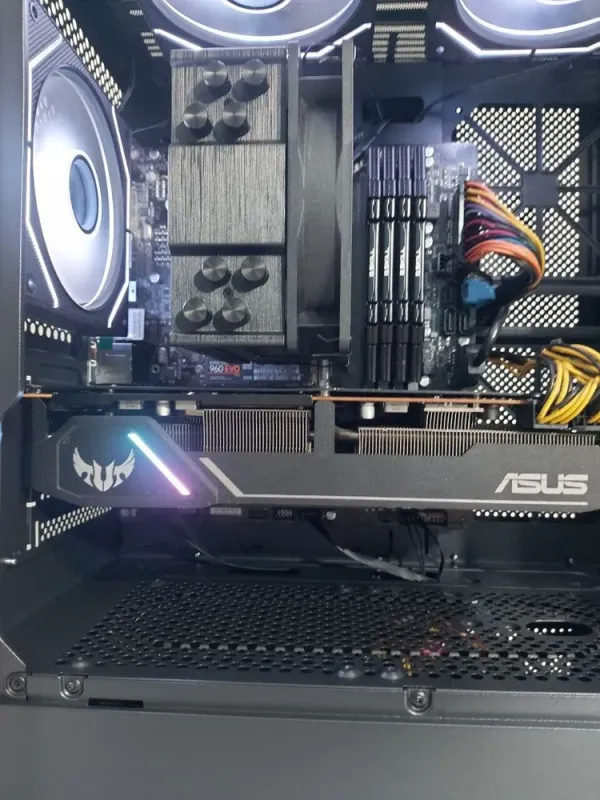 Ігровий ПК Prologix GM-01MAB Tower / Intel Core i5-9600K (6 ядер по 3,7 - 4,6 ГГц) / 32 ГБ DDR4 / 250 ГБ SSD M.2 + 1000 ГБ HDD / AMD Radeon RX 5700 XT, 8 ГБ GDDR6, 256-біт / 650 Вт б/в - зображення 4