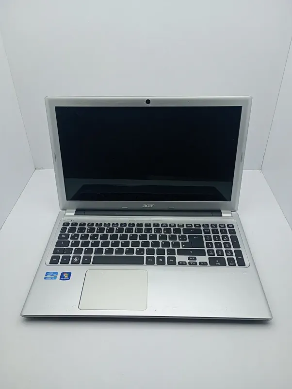 Ноутбук Acer V5-571 / 15.6" (1366x768) TN / Intel Core i3-6006U (2(4) ядра по 2.0 GHz) / 6 GB DDR3 / 500 GB HDD / Intel HD Graphics 520 / WebCam б/в - зображення 2