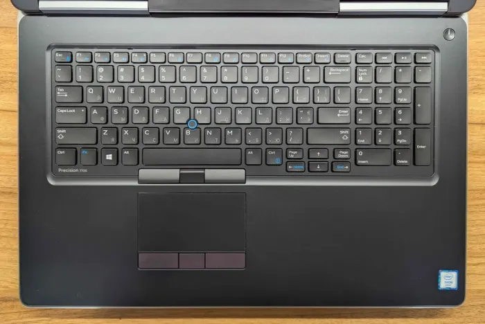 Мобільна робоча станція Dell Precision 7720 / 17.3" (3840x2160) IPS / Intel Xeon E3-1575M v5 (4 (8) ядра по 3.0 - 3.9 GHz) / 32 GB DDR4 / 500 GB SSD + 500 GB HDD / nVidia Quadro P5000, 16 GB GDDR5X, 256-bit / WebCam / Windows 10 б/в - зображення 3