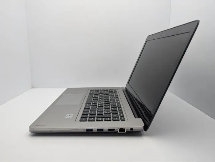 Ноутбук Lenovo IdeaPad U410 / 14" (1366x768) TN / Intel Core i5-3317U (2 (4) ядра по 1.7 - 2.6 GHz) / 8 GB DDR3 / 240 GB SSD / nVidia GeForce GT 610M, 1 GB DDR3, 64-bit / WebCam б/в - зображення 4