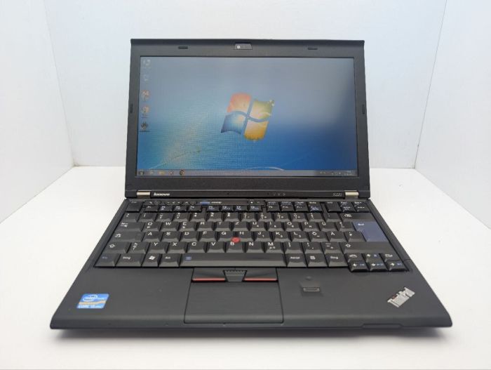 Нетбук Lenovo ThinkPad X220 / 12.5" (1366x768) TN / Intel Core i5-2520M (2 (4) ядра по 2.5 - 3.2 GHz) / 8 GB DDR3 / 500 GB HDD / Intel HD Graphics 3000 / WebCam б/в - зображення 2