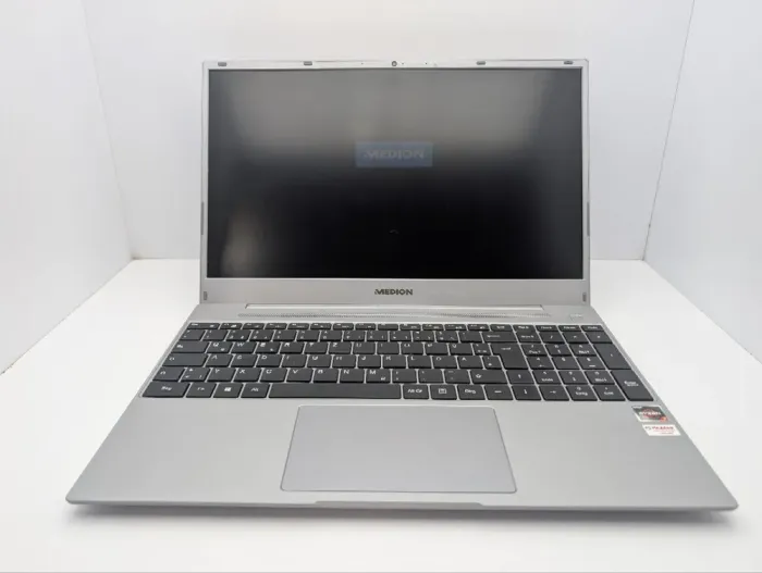 Ноутбук Medion Akoya E15301 / 15.6" (1920x1080) IPS / AMD Ryzen 7 3700U (4 (8) ядра по 2.3 - 4.0 GHz) / 8 GB DDR4 / 512 GB SSD M.2 / AMD Radeon RX Vega 10 Graphics / WebCam б/в - зображення 3