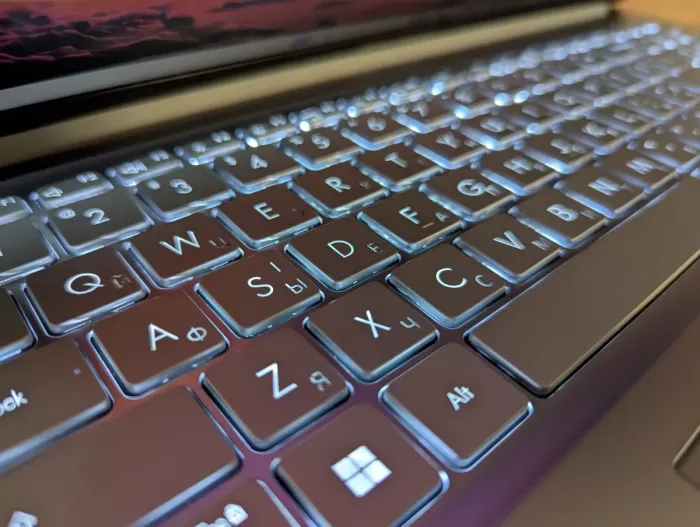 Ноутбук Asus VivoBook F1504V / 15.6" (1920x1080) IPS / Intel Core 5-120U (10 (12) ядер по 1.4 - 5.0 GHz) / 16 GB DDR4 / 500 GB SSD / Intel Graphics / WebCam / TouchID / Windows 11 б/в - зображення 6