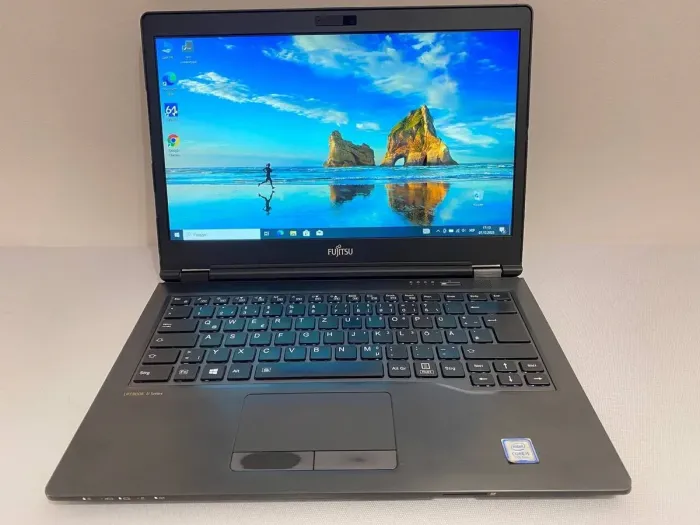 Ноутбук Б-клас Fujitsu LifeBook U748 / 14" (1920x1080) IPS / Intel Core i5-7200U (2 (4) ядра по 2.5 - 3.1 GHz) / 8 GB DDR4 / 256 GB SSD / Intel HD Graphics 620 / WebCam б/в - зображення 2