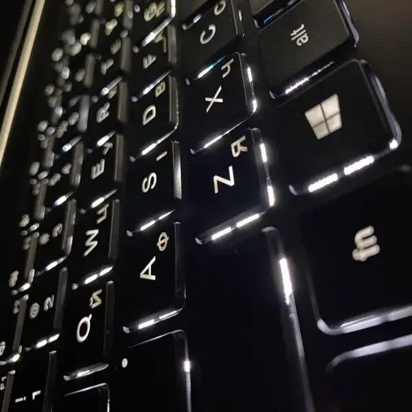 Ноутбук Dell Latitude 5500 / 15.6" (1920x1080) IPS / Intel Core i5-8265U (4 (8) ядра по 1.6 - 3.9 GHz) / 16 GB DDR4 / 256 GB SSD / Intel UHD Graphics / HDMI / WebCam б/в - зображення 6