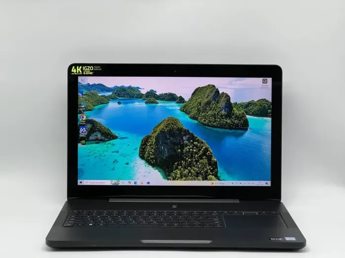 Ігровий ноутбук Razer Blade Pro 17 RZ09-01663E52 / 17.3" (3840x2160) IGZO Touch / Intel Core i7-7820HK (4 (8) ядра по 2.9 - 3.9 GHz) / 32 GB DDR4 / 960 GB SSD / nVidia GeForce GTX 1080, 8 GB GDDR5X, 256-bit / WebCam б/в - зображення 2
