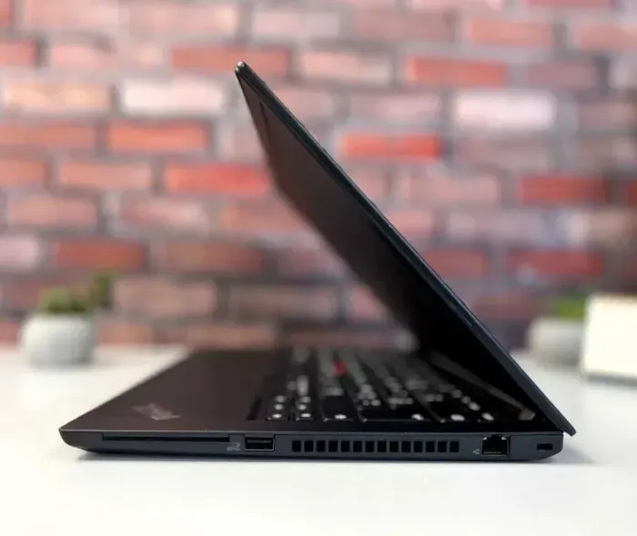 Ультрабук Lenovo ThinkPad T14 Gen 1 / 14" (1920x1080) IPS / Intel Core i5-10310U (4 (8) ядра по 1.7 - 4.4 GHz) / 16 GB DDR4 / 256 GB SSD M.2 / Intel UHD Graphics / WebCam б/в - зображення 5