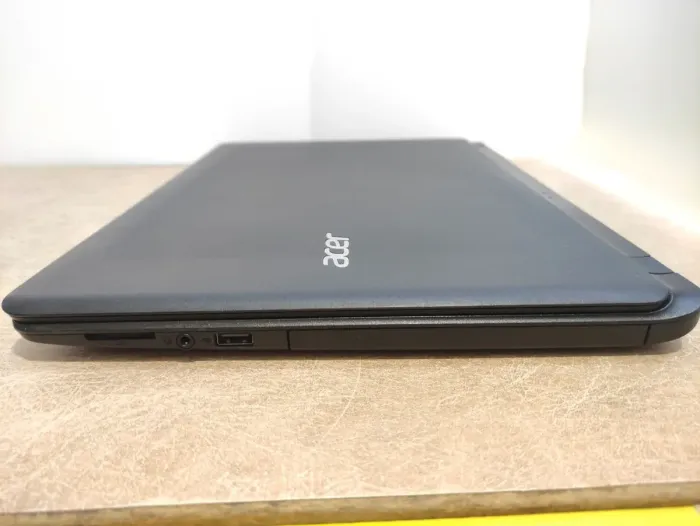 Ноутбук Acer Aspire ES1-533 / 15.6" (1366x768) TN / Intel Pentium N4200 (4 ядра по 1.1 - 2.5 GHz) / 4 GB DDR3 / 256 GB SSD / Intel HD Graphics 505 / WebCam б/в - зображення 4