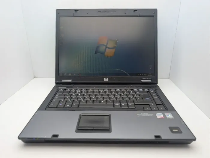 Ноутбук HP Compaq 6710b / 15.4" (1280x800) TN / Intel Core 2 Duo T8100 (2 ядра по 2.1 GHz) / 4 GB DDR2 / 160 GB HDD / Intel Graphics / DVD-ROM б/в - зображення 2