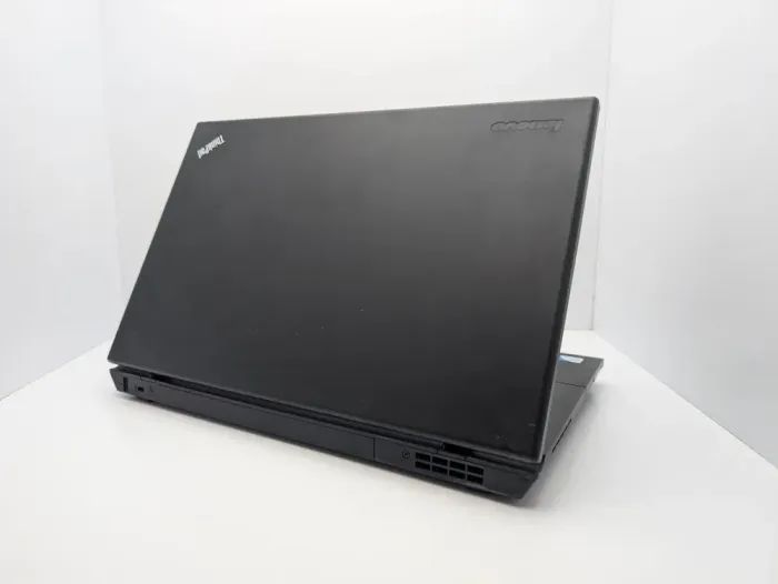 Ноутбук Lenovo ThinkPad SL510 / 15.6" (1366x768) TN / Intel Pentium T4500 (2 ядра по 2.3 GHz) / 6 GB DDR3 / 320 GB HDD / Intel HD Graphics / WebCam / АКБ не тримає б/в - зображення 8