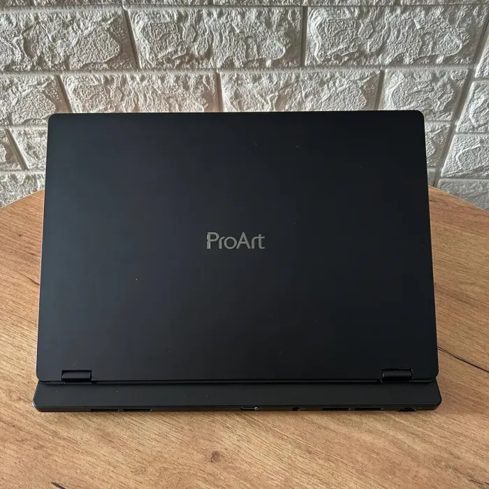 Ігровий ноутбук Asus ProArt Studiobook 16 OLED H7604JV / 16" (3200x2000) OLED Touch / Intel Core i9-13980HX (24 (32) ядра по 4.0 - 5.6 GHz) / 16 GB DDR5 / 1000 GB SSD NVMe / nVidia GeForce RTX 4060, 8 GB GDDR6, 128-bit / WebCam б/в - зображення 3