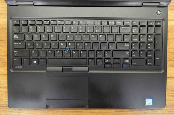 Ноутбук Dell Latitude 5580 / 15.6" (1920x1080) IPS / Intel Core i7-7820HQ (4 (8) ядра по 2.9 - 3.9 GHz) / 16 GB DDR4 / 512 GB SSD / nVidia GeForce 940MX, 2 GB GDDR5, 64-bit / WebCam / HDMI / Windows 10 б/в - зображення 3