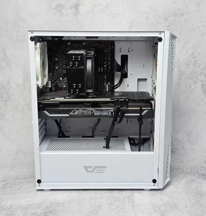 Ігровий ПК DarkFlash White Tower / AMD Ryzen 5 7500F (6 (12) ядер по 3.7 - 5.0 GHz) / 32 GB DDR5 / 1000 GB SSD M.2 / nVidia GeForce RTX 3090, 24 GB GDDR6X, 384-bit / 850W б/в - зображення 3