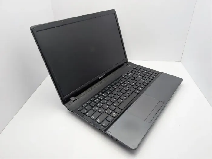 Ноутбук Samsung 305E5A / 15.6" (1366x768) TN / AMD A6-3400M (4 ядра по 1.4 - 2.3 GHz) / 6 GB DDR3 / 500 GB HDD / AMD Radeon HD 6520G Graphics / WebCam / DVD-ROM б/в - зображення 6