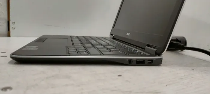 Нетбук Dell Latitude E7240 / 12.5" (1366x768) TN / Intel Core i5-4310U (2 (4) ядра по 2.0 - 3.0 GHz) / 8 GB DDR3 / 256 GB SSD M.2 / Intel HD Graphics 4400 / WebCam б/в - зображення 5