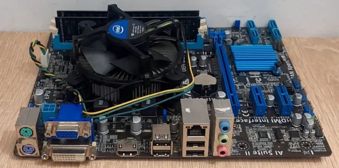 Комплект: Материнська плата Asus H61M-A / LGA1155 / Intel Core i5-3470 (4 ядра по 3.2 - 3.6 GHz) / 16 GB DDR3 / Intel HD Graphics 2500 б/в - зображення 2