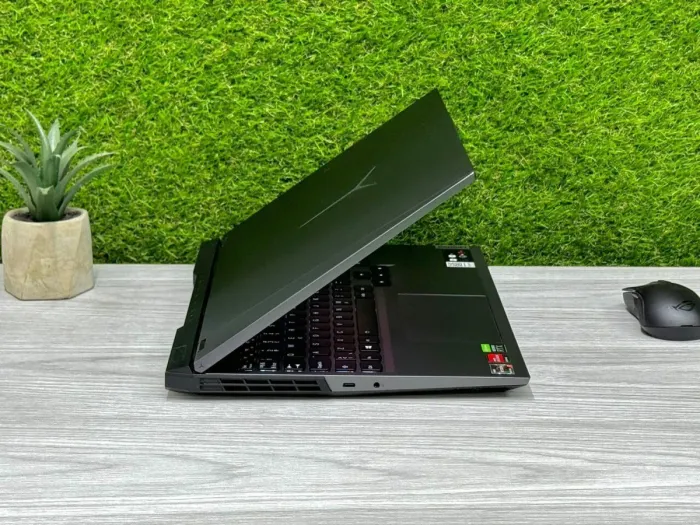 Ігровий ноутбук Lenovo Legion 5 Pro 16ACH6H / 16" (2560x1600) IPS / AMD Ryzen 7 5800H (8 (16) ядер по 3.2 - 4.4 GHz) / 16 GB DDR4 / 1000 GB SSD / nVidia GeForce RTX 3070, 8 GB GDDR6, 256-bit / WebCam / Win 11 Home б/в - зображення 5