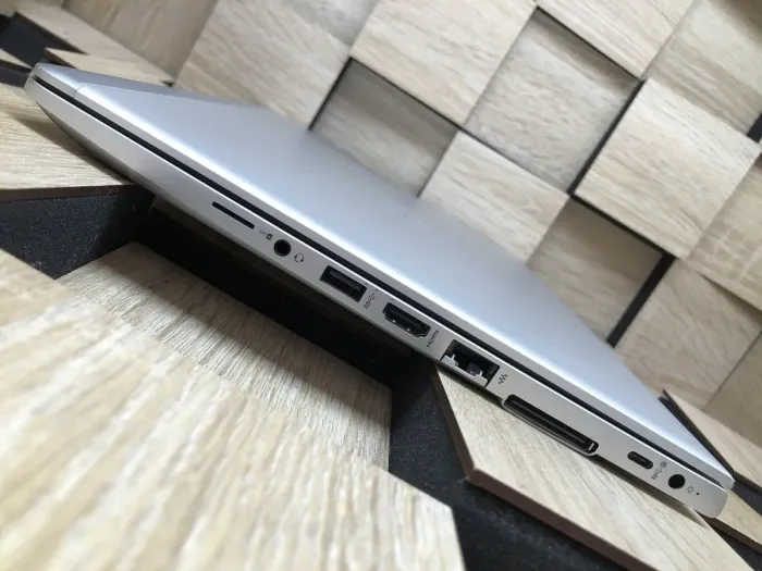 Ультрабук HP Elitebook 745 G5 / 14" (1920x1080) IPS / AMD Ryzen 7 Pro 2700U (4 (8) ядра по 2.2 - 3.8 GHz) / 8 GB DDR4 / 256 GB SSD M.2 / AMD Radeon Vega 10 Graphics / WebCam / Fingerprint / HDMI б/в - зображення 6