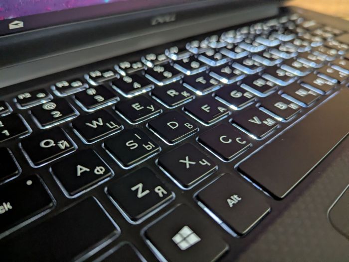 Мобільна робоча станція Dell Precision 5540 / 15.6" (1920x1080) IPS / Intel Core i7-9850H (6 (12) ядер по 2.6 - 4.6 GHz) / 32 GB DDR4 / 512 GB SSD / nVidia Quadro T1000, 4 GB GDDR6, 128-bit / WebCam / HDMI / Windows 10 б/в - зображення 6