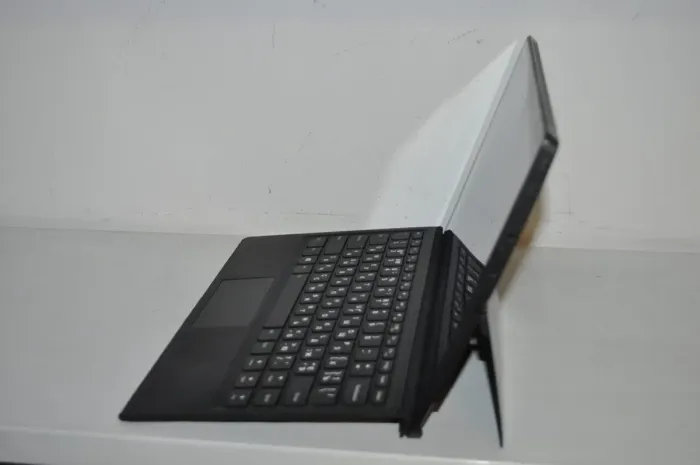 Нетбук-трансформер Б-клас Lenovo MIIX 520-12IKB / 12.2" (1920x1080) IPS Touch / Intel Core i5-8250U (4 (8) ядра по 1.6 - 3.4 GHz) / 8 GB DDR4 / 256 GB SSD / Intel UHD Graphics 620 / Windows 11 Pro / Клавиатура б/в - зображення 9