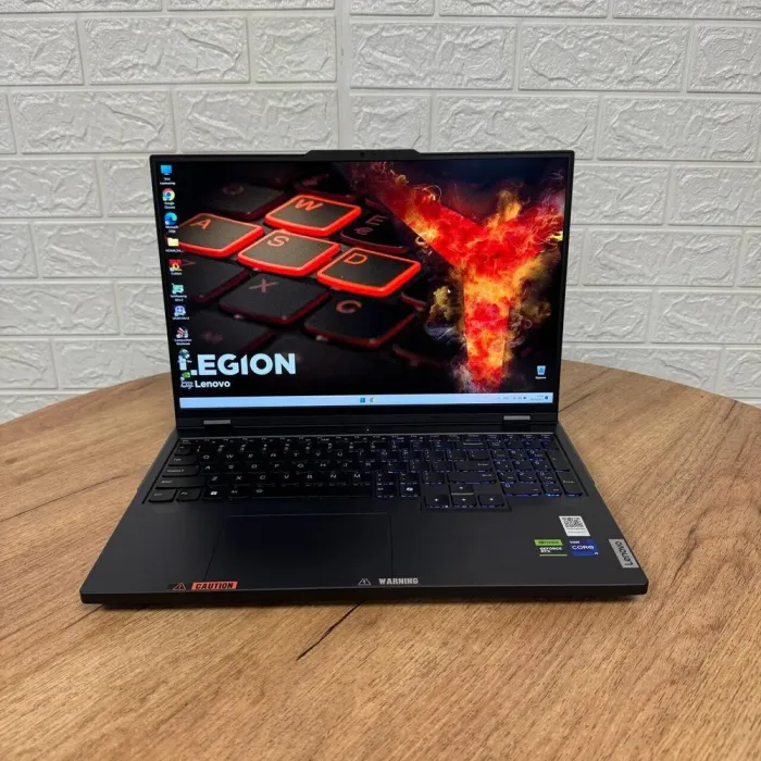 Ігровий ноутбук Lenovo Legion Pro 5 16IRX9 / 16" (2560x1600) IPS / Intel Core i9-14900HX (24 (32) ядра по 1.6 - 5.8 GHz) / 32 GB DDR5 / 1000 GB SSD NVMe / nVidia GeForce RTX 4070, 8 GB GDDR6, 128-bit / WebCam б/в - зображення 2