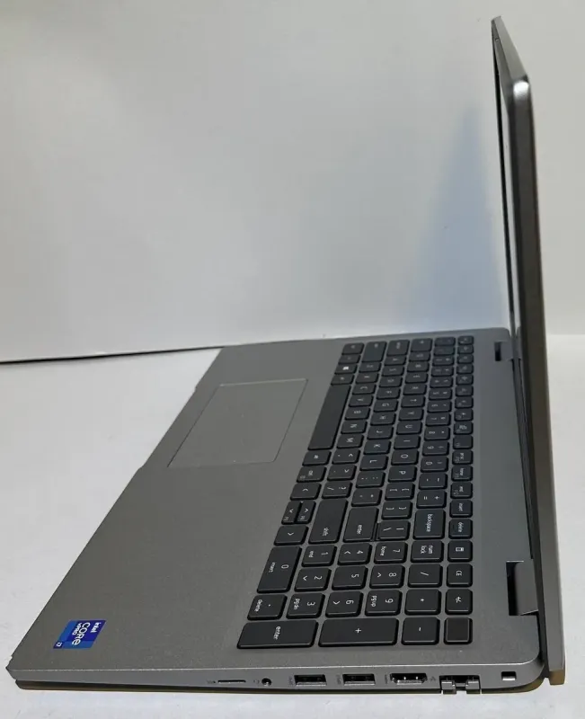 Ультрабук Б-клас Dell Latitude 5520 / 15,6" (1920x1080) IPS / Intel Core i7-1185G7 (4 (8) ядра по 3,0 - 4,8 ГГц) / 16 ГБ DDR4 / 512 ГБ SSD / Intel Iris Xe Graphics / WebCam б/в - зображення 8