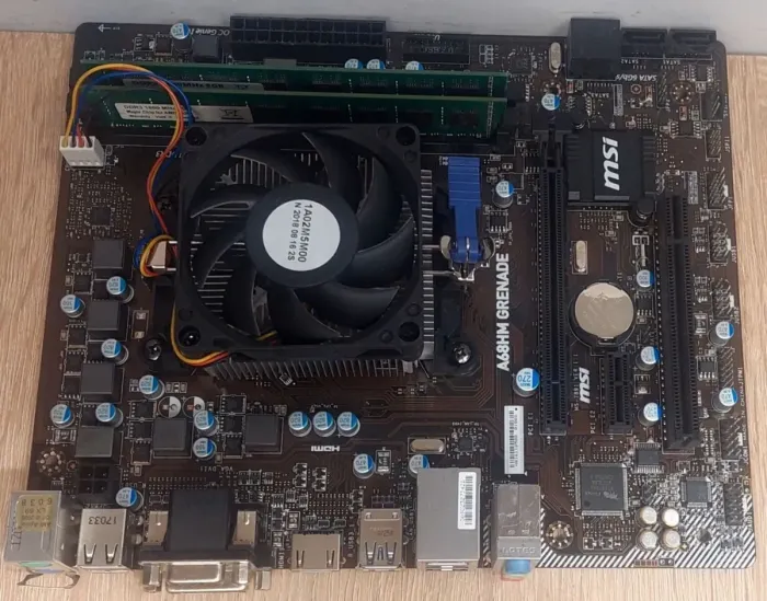 Комплект: Материнська плата MSI A68HM Grenade / FM2+ / AMD A8-7600 (4 ядра по 3.1 - 3.8 GHz) / 16 GB DDR3 / AMD Radeon R7 Graphics б/в - зображення 2