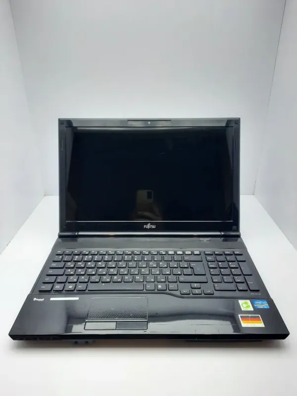 Ноутбук Б-клас Fujitsu LifeBook AH532 / 14" (1366x768) TN / Intel Core i3-2370M (2 (4) ядра по 2.4 GHz) / 8 GB DDR3 / 120 GB SSD / Intel HD Graphics 3000 / WebCam б/в - зображення 2