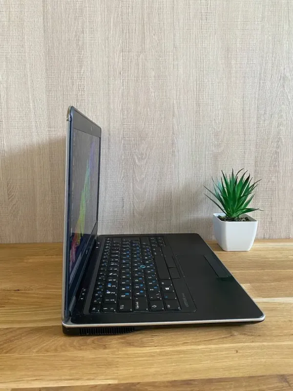 Ноутбук Dell Latitude E7440 / 14" (1920x1080) TN / Intel Core i5-4300U (2 (4) ядра по 1.9 - 2.9 GHz) / 12 GB DDR3 / 128 GB SSD / Intel HD Graphics 4400 / WebCam / HDMI б/в - зображення 5