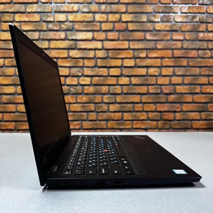 Ультрабук Б-клас Lenovo ThinkPad L380 / 13.3" (1920x1080) IPS / Intel Core i3-8130U (2 (4) ядра по 2.2 - 3.4 GHz) / 8 GB DDR4 / 512 GB SSD / Intel UHD Graphics 620 / WebCam б/в - зображення 17