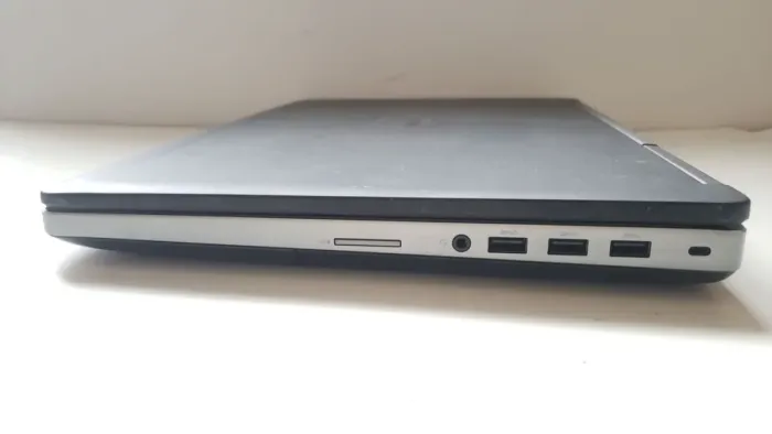 Мобільна робоча станція Dell Precision 7520 / 15,6" (1920x1080) IPS / Intel Xeon E3-1505M v6 (4 (8) ядра по 3.0 - 4.0 GHz) / 32 GB DDR4 / 128 GB SSD + 500 GB SSD / nVidia Quadro M2200, 4 GB GDDR5, 128-bit / WebCam б/в - зображення 4