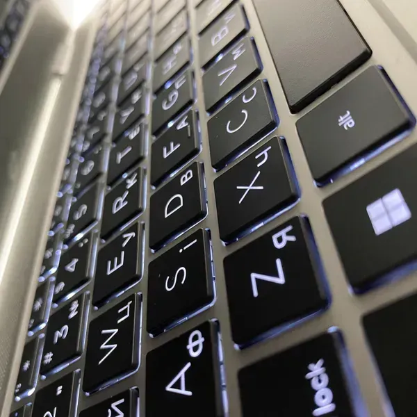 Ноутбук-трансформер HP ProBook 435 G8 x360 / 13.3" (1920x1080) IPS Touch / AMD Ryzen 7 Pro 5850U (8 (16) ядер по 1.9 - 4.4 GHz) / 16 GB DDR4 / 256 GB SSD / AMD Radeon Vega 8 / WebCam / TouchID б/в - зображення 6