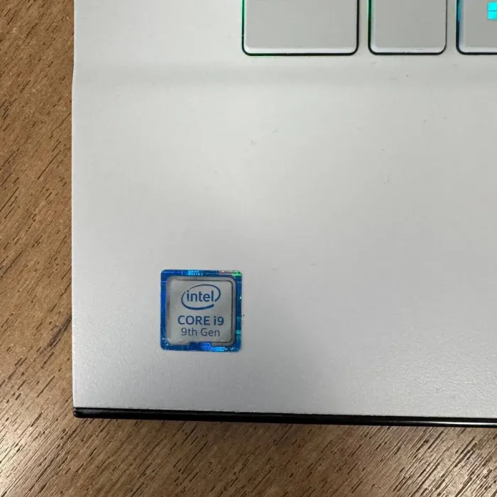 Ігровий ноутбук Б-клас Dell Alienware m15 R2 White / 15.6" (3840x2160) OLED / Intel Core i9-9980HK (8 (16) ядер по 2.4 - 5.0 GHz) / 16 GB DDR4 / 1000 GB SSD / nVidia GeForce RTX 2080 Max-Q, 8 GB GDDR6, 256-bit / WebCam б/в - зображення 8