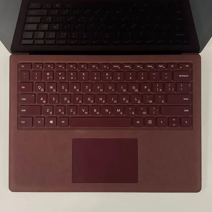 Ноутбук Microsoft Surface Laptop / 13.5" (2256x1504) IPS Touch / Intel Core i7-7660U (2 (4) ядра по 2.5 - 4.0 GHz) / 16 GB DDR3 / 512 GB SSD / Intel Iris Plus Graphics 640 / WebCam б/в - зображення 3