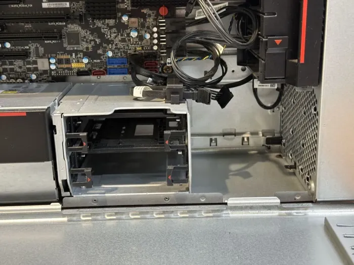 Робоча станція Lenovo ThinkStation P520 Tower / Intel Xeon W-2123 (4 (8) ядра по 3.6 - 3.9 GHz) / 64 GB DDR4 / 500 GB SSD + 2000 GB HDD / nVidia Quadro P4000, 8 GB GDDR5, 256-bit / 690W / DisplayPort б/в - зображення 10