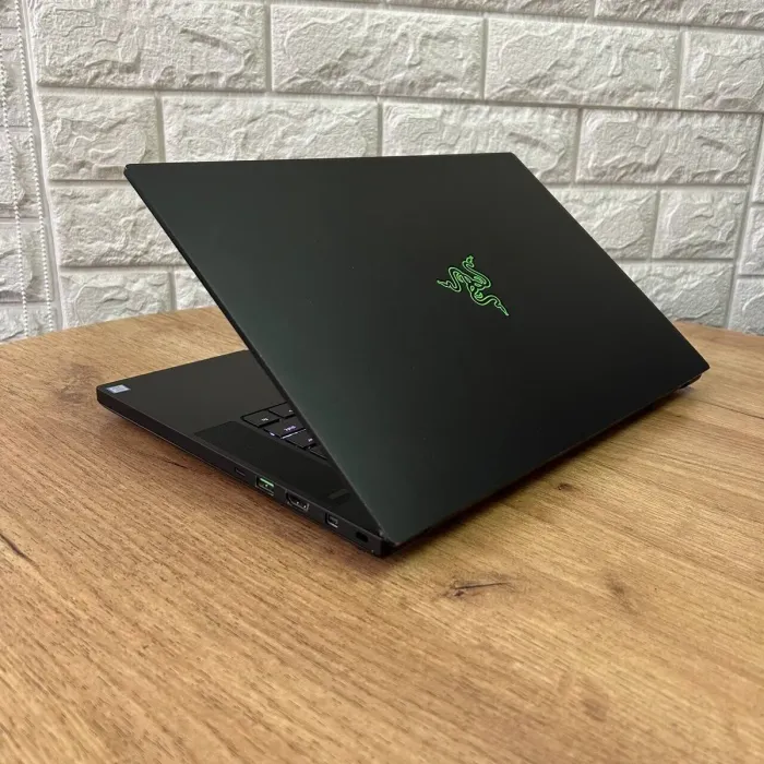 Ігровий ноутбук Б-клас Razer Blade 15 RZ09-0300 / 15.6" (1920x1080) IPS / Intel Core i7-9750H (6 (12) ядер по 2.6 - 4.5 GHz) / 16 GB DDR4 / 128 GB SSD M.2 + 1000 GB HDD / nVidia GeForce RTX 2060, 6 GB GDDR6, 192-bit / WebCam б/в - зображення 6