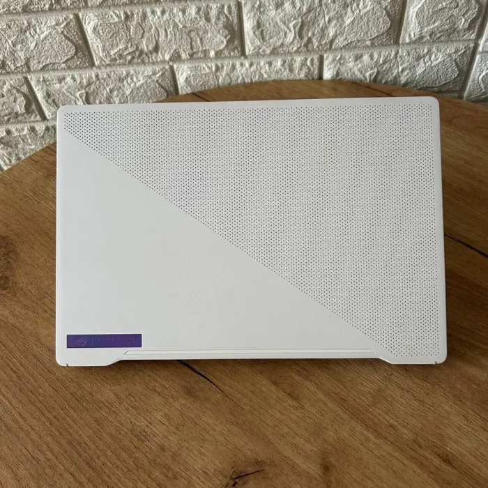 Ігровий ультрабук Asus ROG Zephyrus G14 GA401QM White / 14" (1920x1080) IPS / AMD Ryzen 9 5900HS (8 (16) ядер по 3.0 - 4.6 GHz) / 16 GB DDR4 / 1000 GB SSD / nVidia GeForce RTX 3060, 6 GB GDDR6, 192-bit б/в - зображення 3