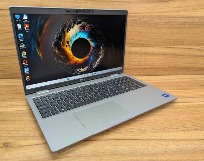Ультрабук Dell Latitude 5520 / 15.6" (1920x1080) IPS Touch / Intel Core i7-1165G7 (4 (8) ядра по 2.8 - 4.7 GHz) / 24 GB DDR4 / 512 GB SSD / Intel Iris Xe Graphics / WebCam / TouchID / Windows 11 б/в - зображення 4