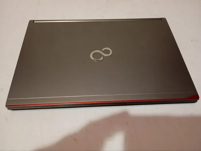 Ноутбук Б-клас Fujitsu LifeBook E744 / 14" (1600x900) TN / Intel Core i5-4310M (2 (4) ядра по 2.7 - 3.4 GHz) / 8 GB DDR3 / 128 GB SSD / Intel HD Graphics 4600 / WebCam б/в - зображення 4