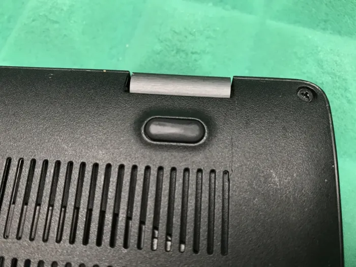 Ультрабук Б-клас Dell Latitude 5400 / 14" TN / Core i5-8365U (4(8) ядра по 1.6-4.1GHz) / 16GB DDR4 / 256GB SSD M.2 / UHD Graphics 620 / WebCam / USB 3.1 / HDMI / Win 10 б/в - зображення 10