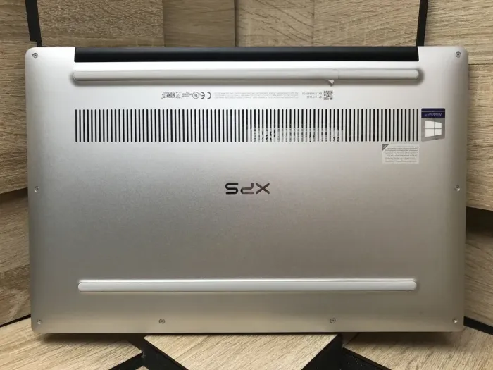 Ультрабук Б-клас Dell XPS 13 7390 / 13.3" (1920x1080) IPS / Intel Core i5-10210U (4 (8) ядра по 1.6 - 4.2 GHz) / 8 GB DDR3 / 240 GB SSD M.2 / Intel UHD Graphics / WebCam / Windows 10 б/в - зображення 9