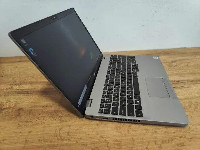 Ультрабук Б-клас Dell Precision 3551 / 15.6" (1920x1080) IPS / Intel Core i5-10400H (4 (8) ядра по 2.6 - 4.6 GHz) / 16 GB DDR4 / 256 GB SSD / Intel UHD Graphics / WebCam / Windows 10 Pro б/в - зображення 7