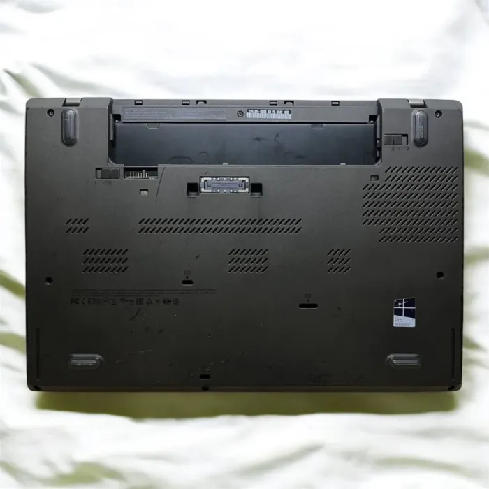 Ноутбук Lenovo ThinkPad T460 / 14" (1366x768) TN / Intel Core i5-6200U (2 (4) ядра по 2.3 - 2.8 GHz) / 4 GB DDR3 / 320 GB HDD / Intel HD Graphics 520 / WebCam / Без АКБ б/в - зображення 6