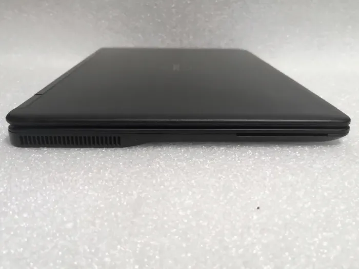 Нетбук Б-клас Dell Latitude / 12.5" TN / Core i3-5010U (2(4) ядра по 2.1GHz) / 4GB DDR3 / 128GB SSD / WebCam / HD Graphics 5500 / HDMI б/в - зображення 6