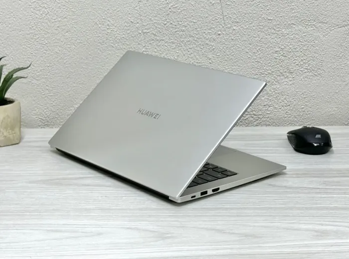 Ультрабук Huawei MateBook D 14 / 14" (1920x1080) IPS / AMD Ryzen 7 3700U (4 (8) ядра по 2.3 - 4.0 GHz) / 8 GB DDR4 / 512 GB SSD M.2 / AMD Radeon RX Vega 10 Graphics / Win 11 Home б/в - зображення 7