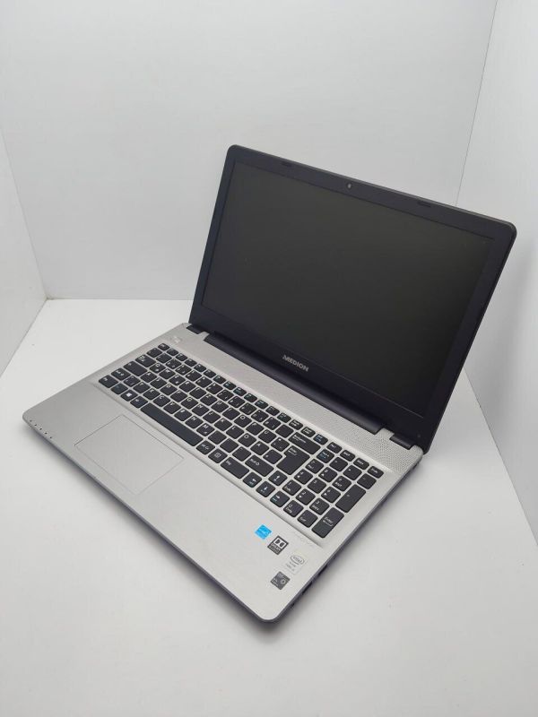 Ноутбук Б-клас Acer Medion E6418 / 15.6" (1366x768) TN / Intel Core i5-5257U (2 (4) ядра по 2.7 - 3.1 GHz) / 6 GB DDR3 / 120 GB SSD / Intel Iris Graphics 6100 / WebCam / DVD-ROM / АКБ не тримає б/в - зображення 5